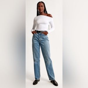 Abercrombie & Fitch - Curve Love: Ultra High Rise 90’s Straight Jean